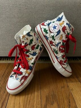 CONVERSE Size 6 Youth Chuck Taylor All Star High Top Dinosaur Print Shoes
